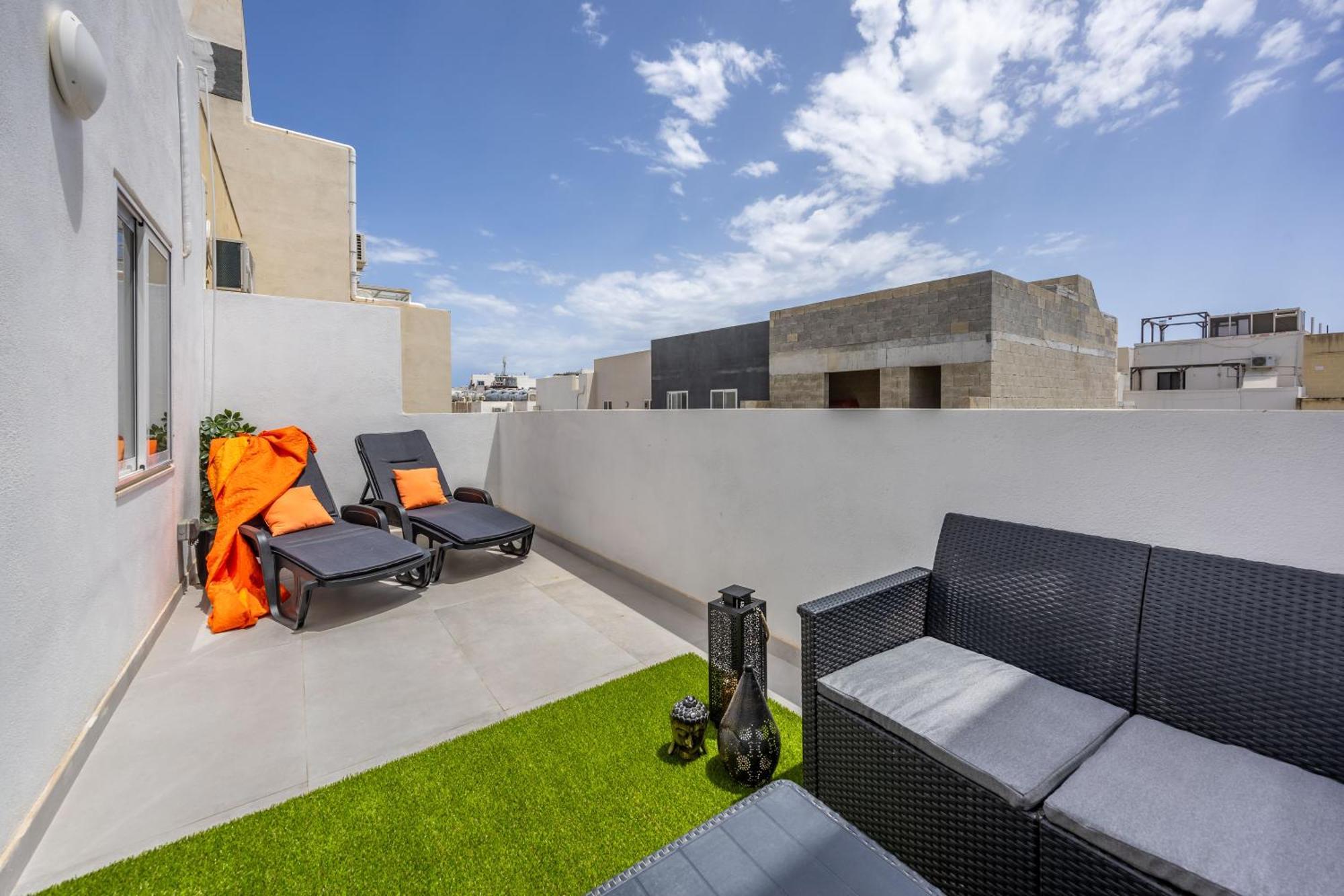 Sleek & Stylish 2Br Accommodation With Large Private Terrace - Close To Saint Julian'S & Tigne Shopping Mall Слима Экстерьер фото